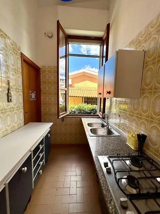 Сasa de vacaciones Green Home Front Poetto Beach, Cagliari, By Home&Experience Italia